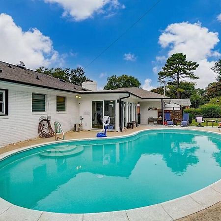 Poolside Bungalow With Fire Pit Fun And King Suite Σάρλοτ Εξωτερικό φωτογραφία