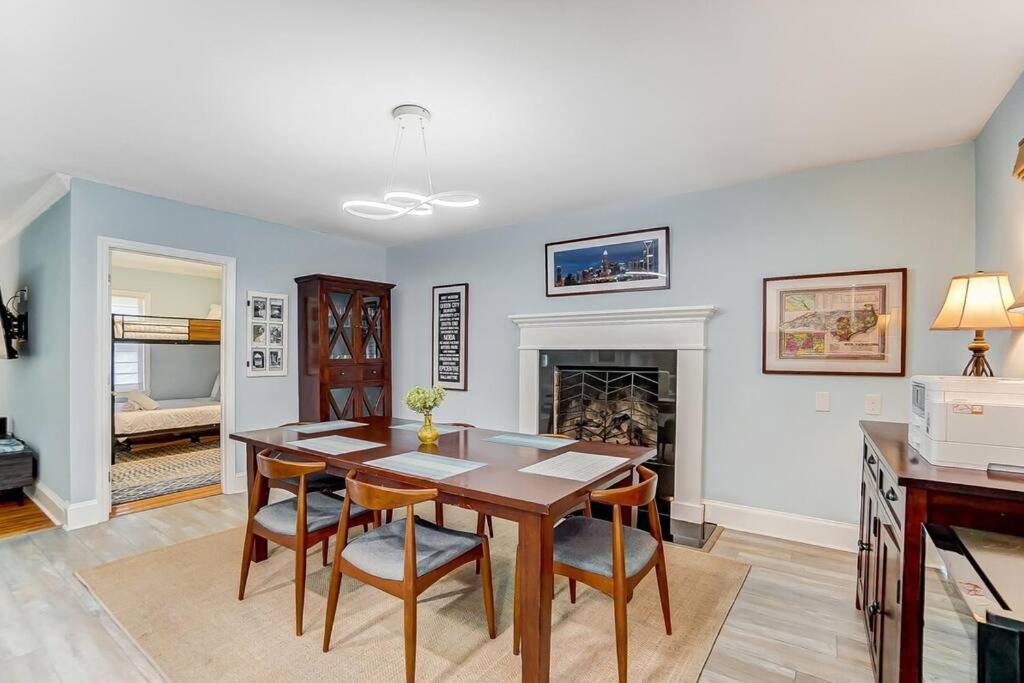 Poolside Bungalow With Fire Pit Fun And King Suite Σάρλοτ Εξωτερικό φωτογραφία