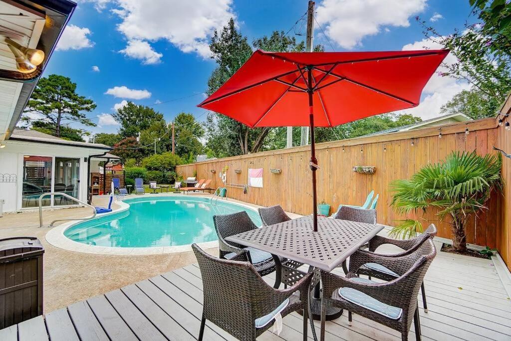 Poolside Bungalow With Fire Pit Fun And King Suite Σάρλοτ Εξωτερικό φωτογραφία